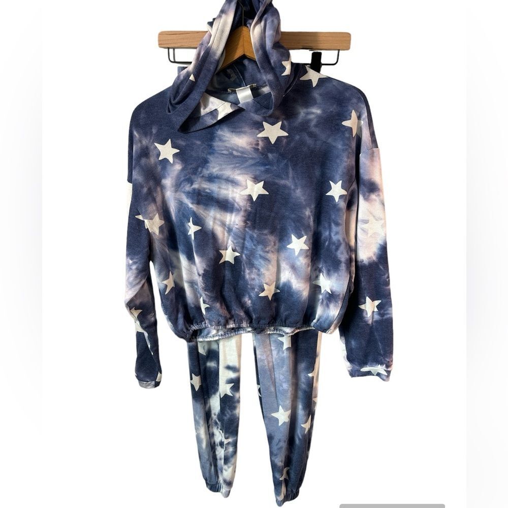 Altar’d State 2 piece lounge set in star tie dye size small.
